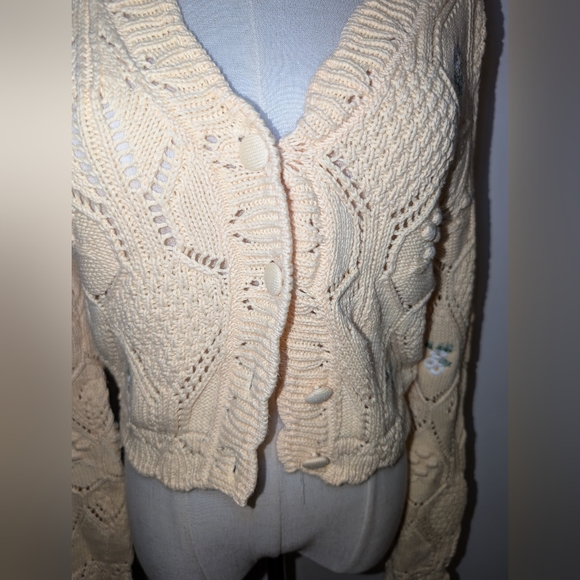 Embroidered Butter Yellow Embroidered Floral Cardigan Sweater - Picture 4 of 11
